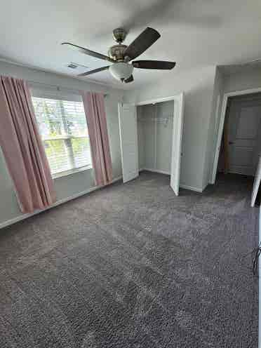 Room in West Ashley (female only)