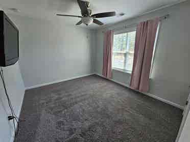 Room in West Ashley (female only)