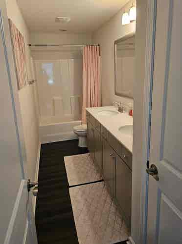 Room in West Ashley (female only)