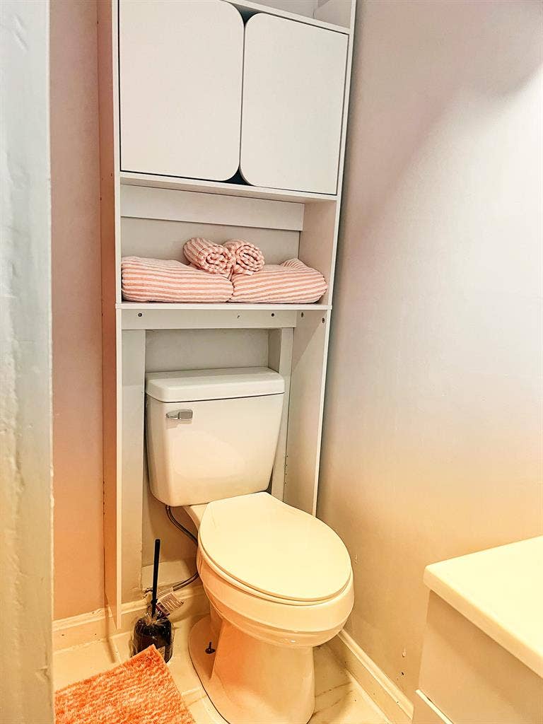 Furnished Basement Suite in Gahanna