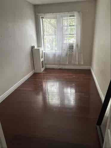 Room available in Sunnyside Queens