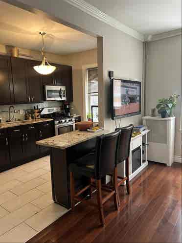 Room available in Sunnyside Queens