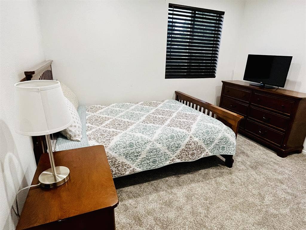 Beautiful, furnished private room