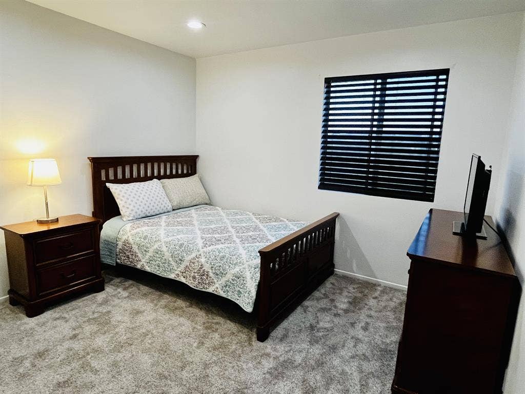 Beautiful, furnished private room
