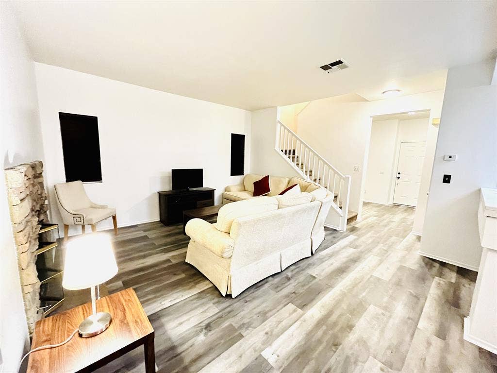 Beautiful, furnished private room