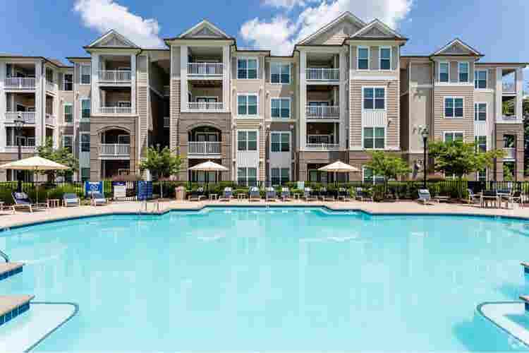 I’m looking for a roomie/place