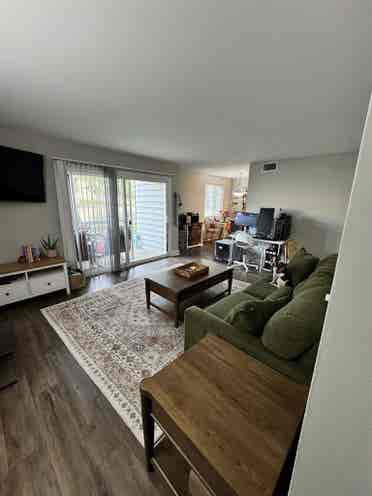 Couple Looking For Roommatees