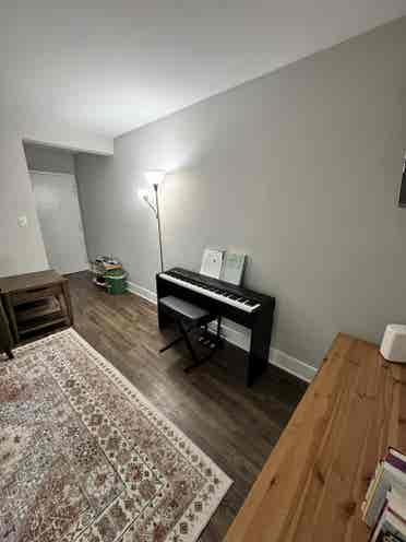 Couple Looking For Roommatees