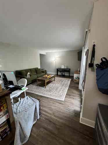 Couple Looking For Roommatees