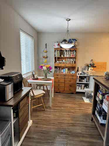 Couple Looking For Roommatees