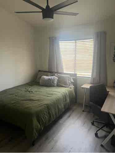 Rooms for rent available now