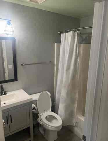 Rooms for rent available now