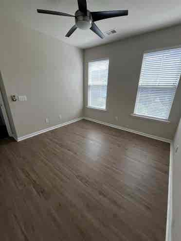 Room for rent in Picket Fences!