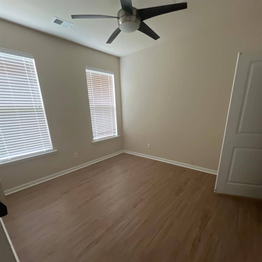Room for rent in Picket Fences!