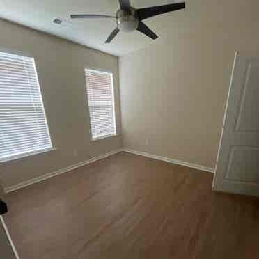 Room for rent in Picket Fences!