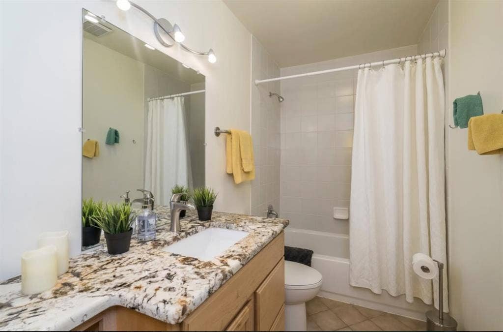 Seeking roommate in Queen's Village