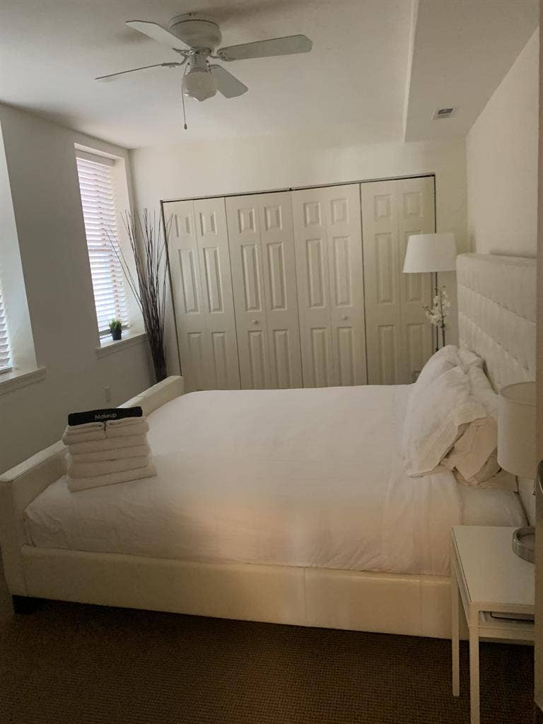 Seeking roommate in Queen's Village