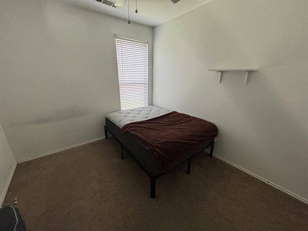 One bedroom in Melissa off of N