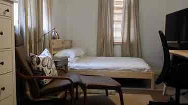 Remodeled Room/Female/Pets Ok