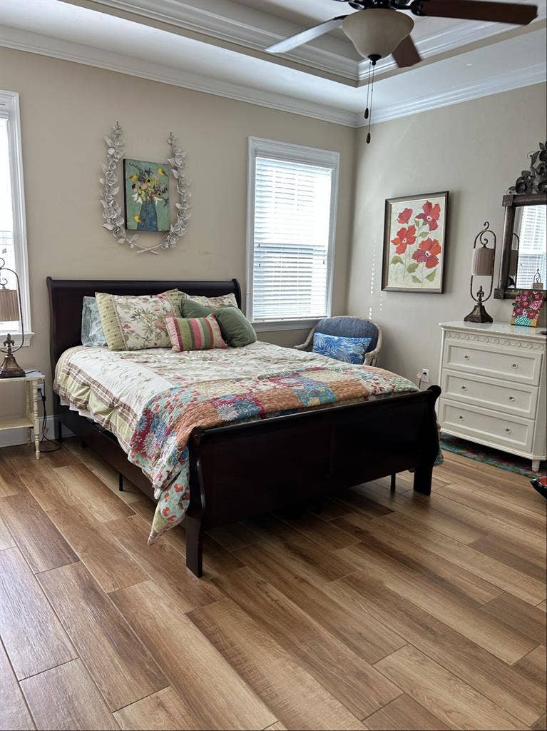 Furn. room, private bath, amenities