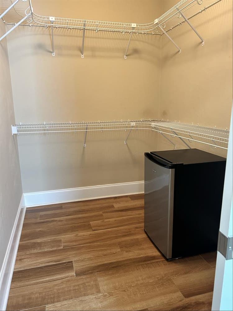 Furn.room, prvt bath, giant closet