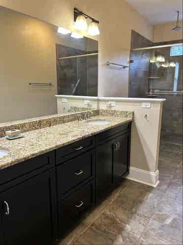Furn. room, private bath, amenities
