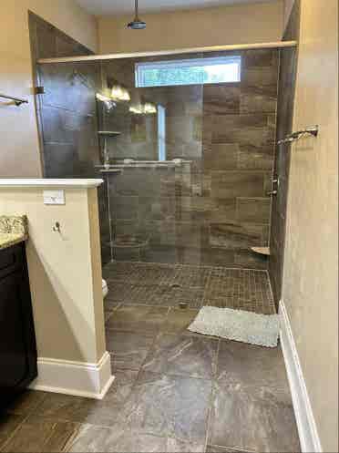 Furn. room, private bath, amenities
