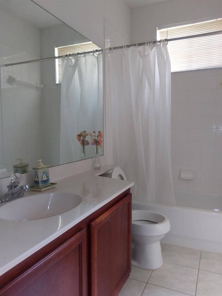 Room Near UCF & VCC