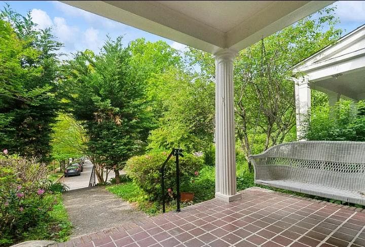 FULLY FURNISHED AND RENOVATED HOME