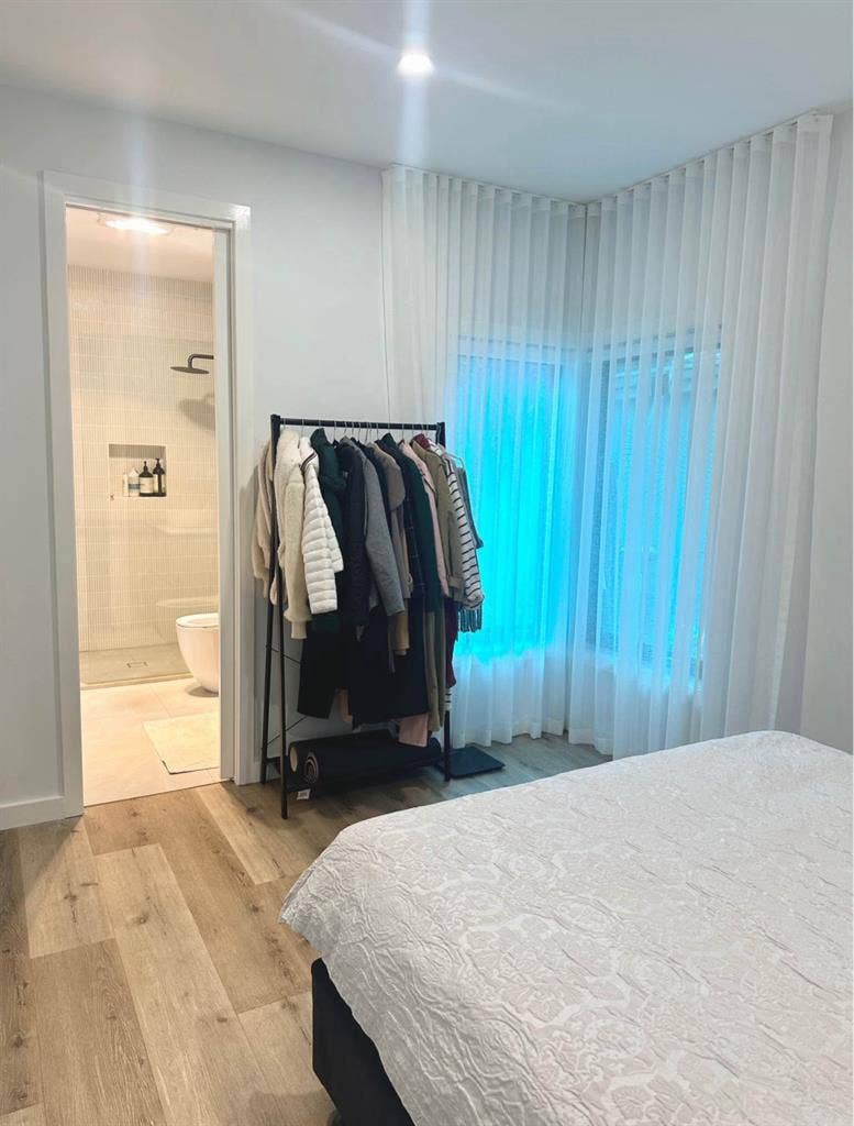 Bright furnished room in Ringwood