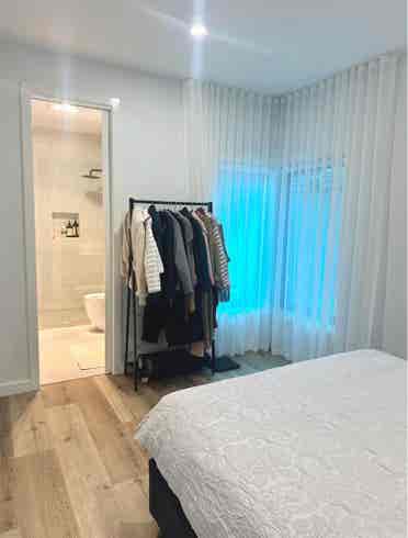 Bright furnished room in Ringwood