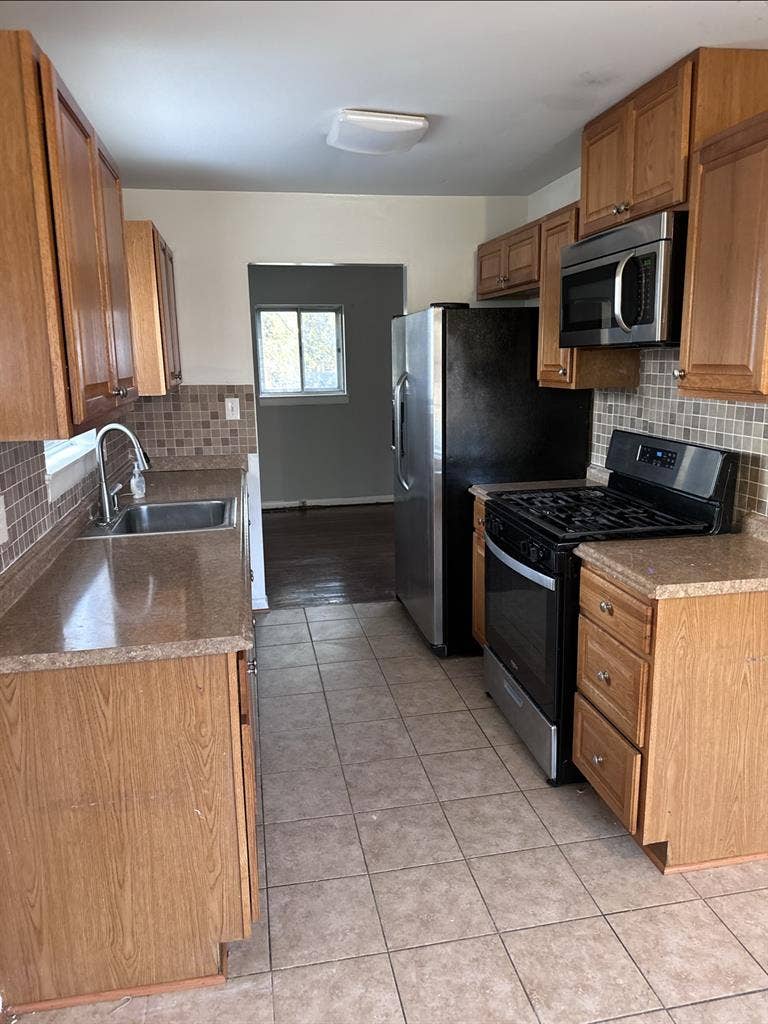 Huge 2 conjoining bedroom rooms