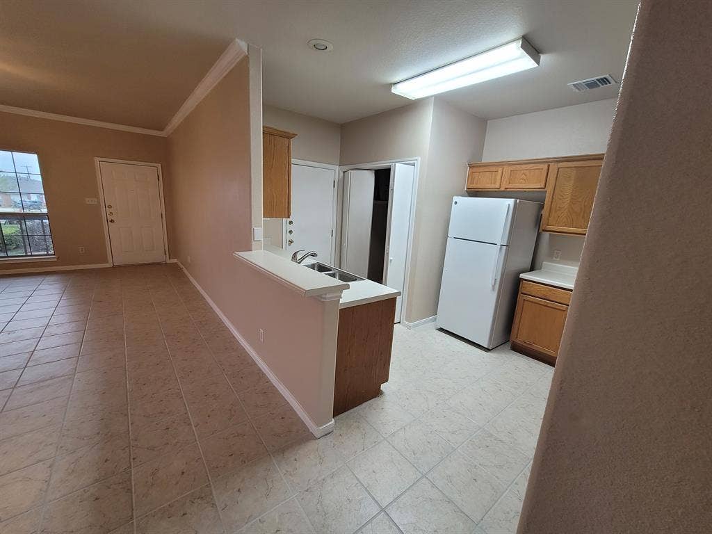 ROOM ***AVAILABLE OCT ***