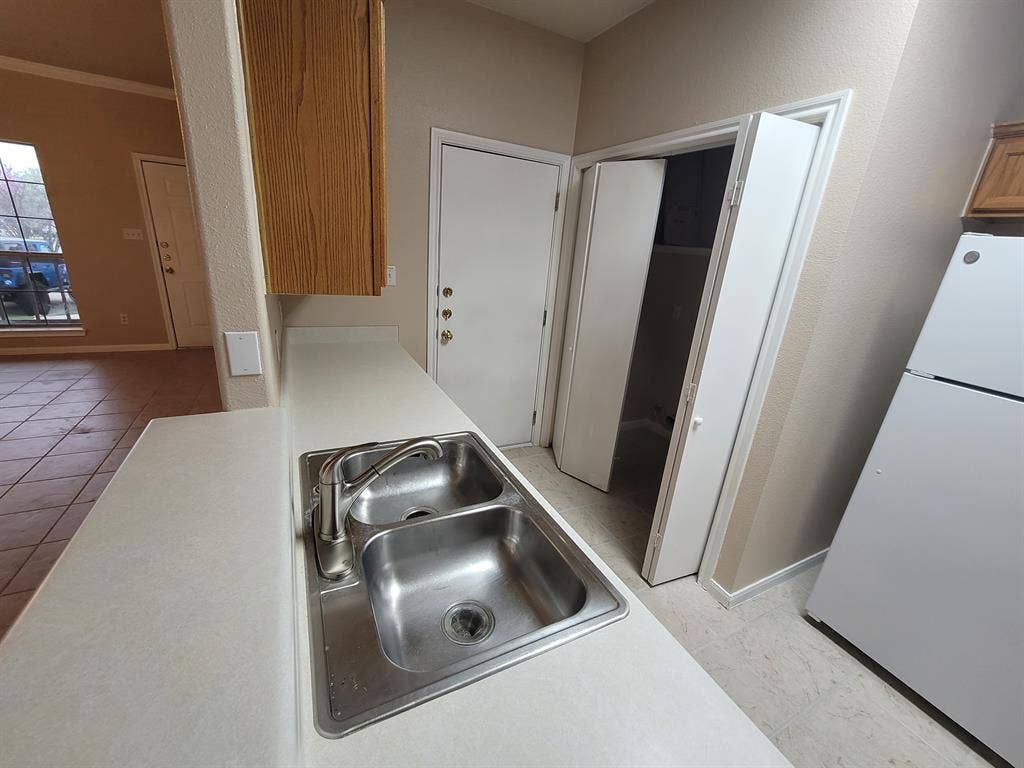 ROOM ***AVAILABLE OCT ***