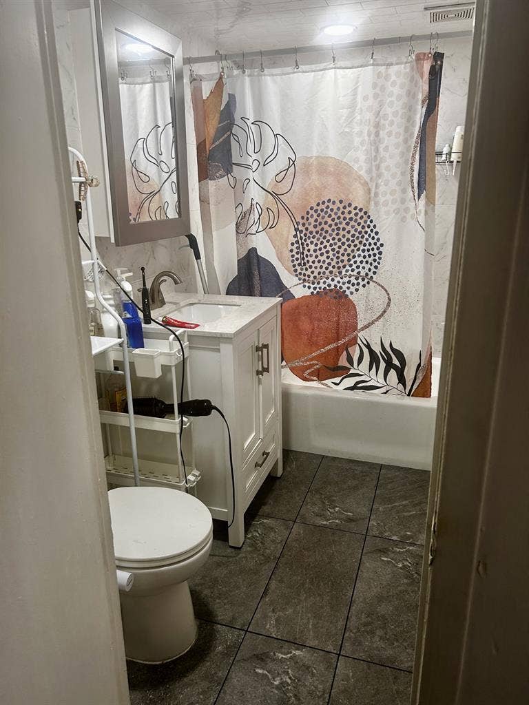 Room for rent 1/2 block from N/W