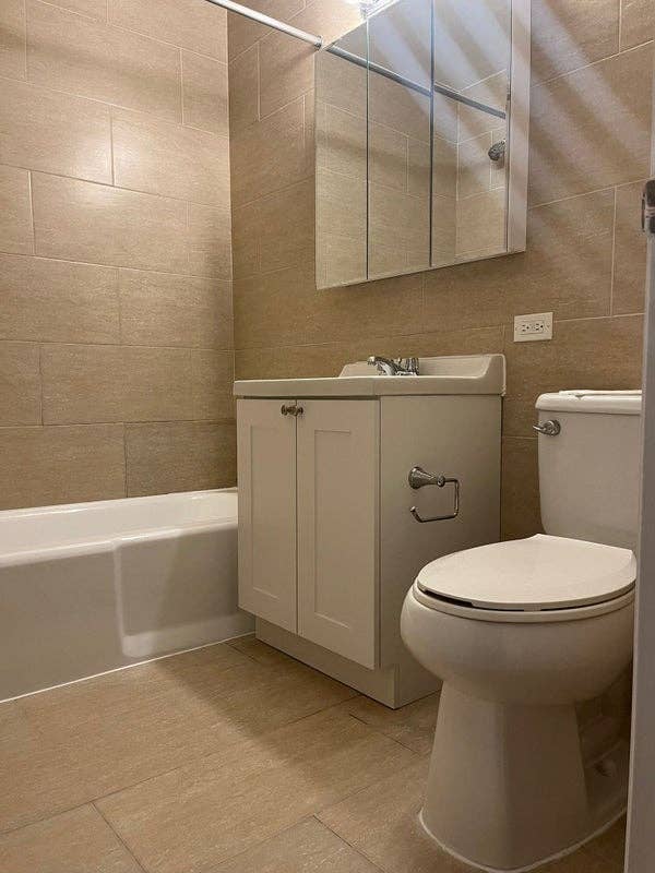✨ Spacious Room in Midtown South ✨