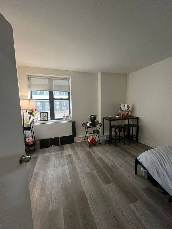 ✨ Spacious Room in Midtown South ✨