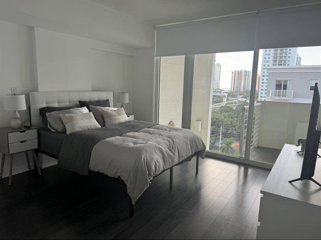 Roomate needed in a Apt in Brickell