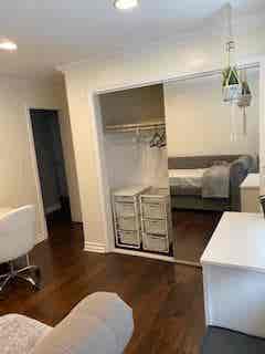 Looking for female roomate
