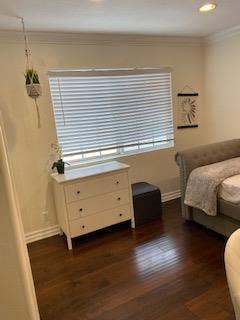 Looking for female roomate