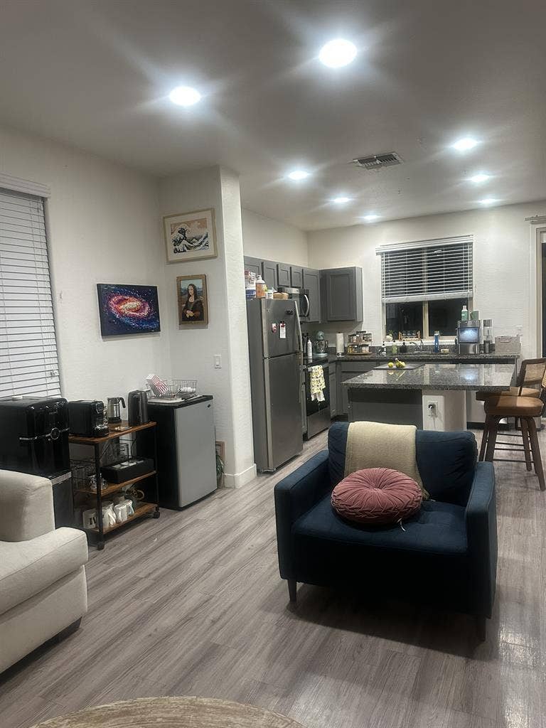 Small room&additional office space