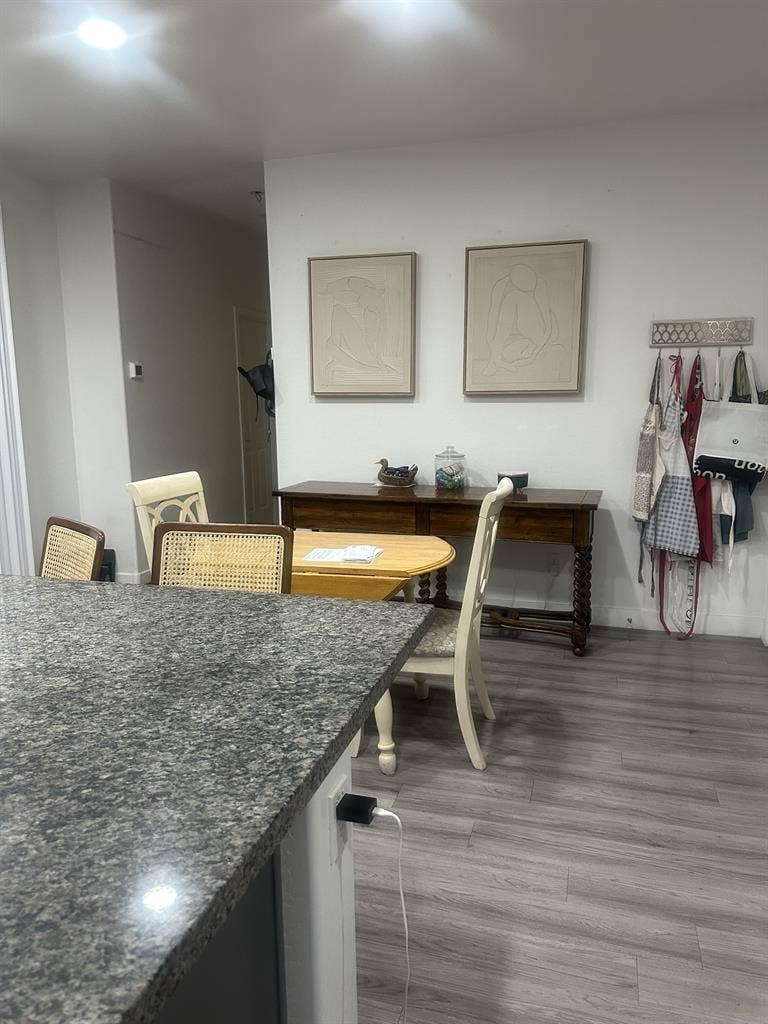 Small room&additional office space