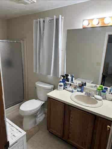 Looking for Roommate for Condo