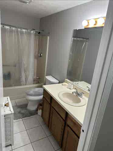 Looking for Roommate for Condo