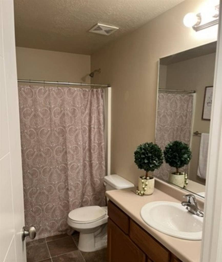 Private room + office for rent!