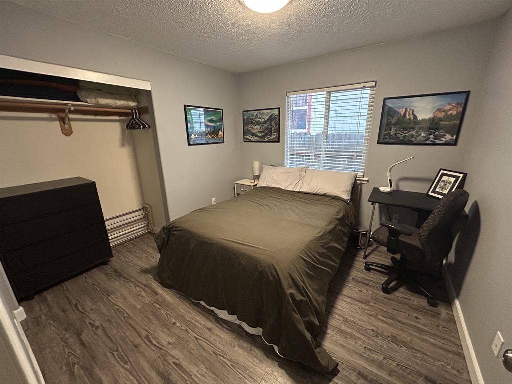 Roommate for quiet SE PDX home
