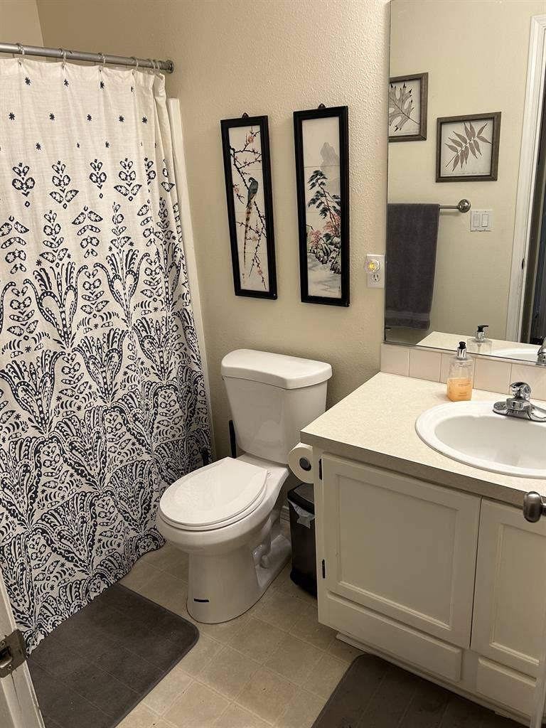 Roommate for quiet SE PDX home