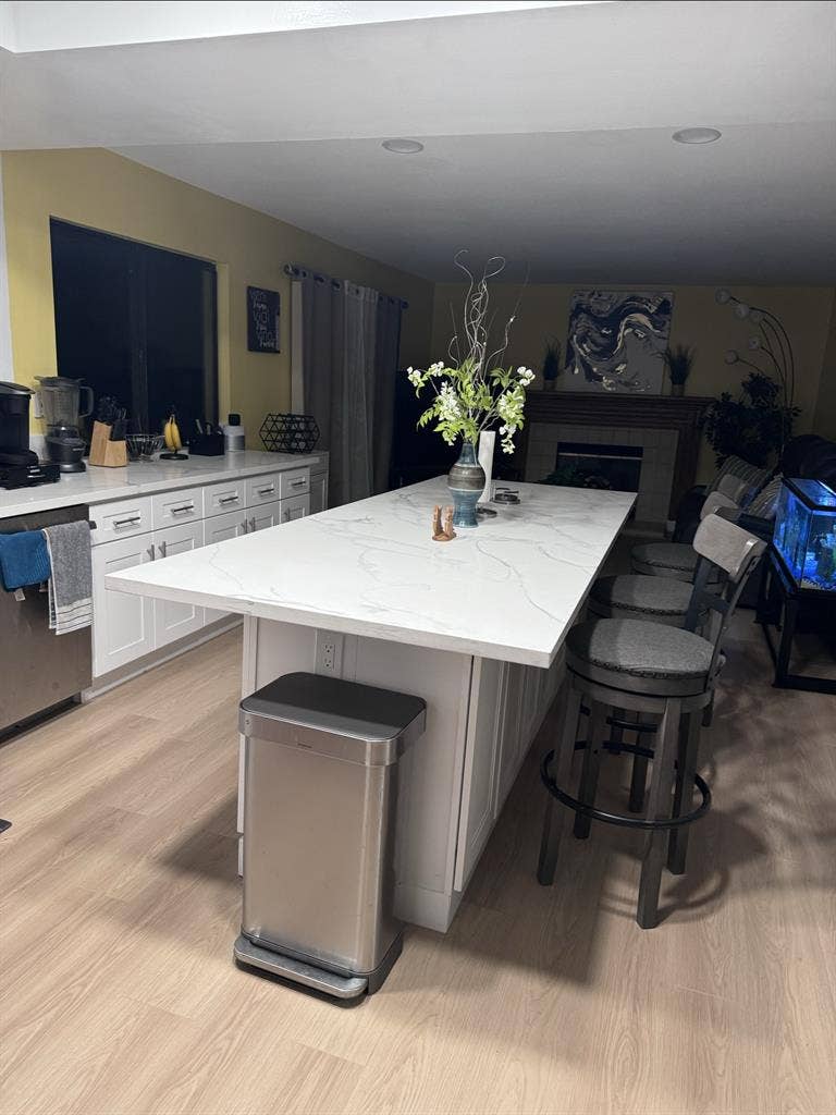 2 
Beautiful furnished bedroom