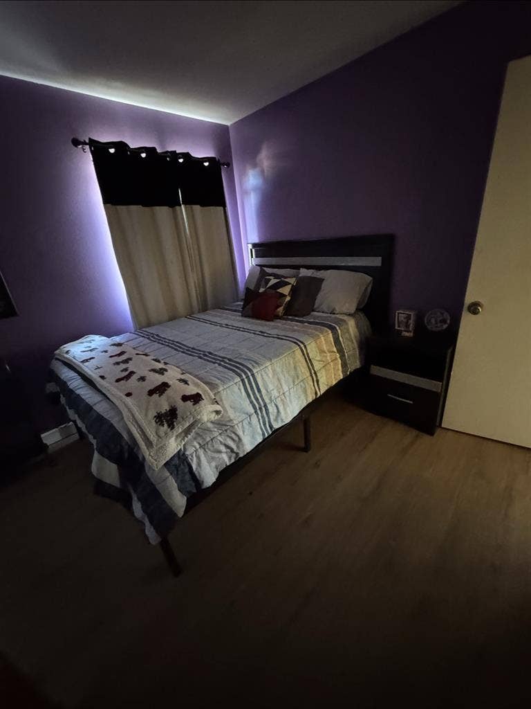 2 
Beautiful furnished bedroom