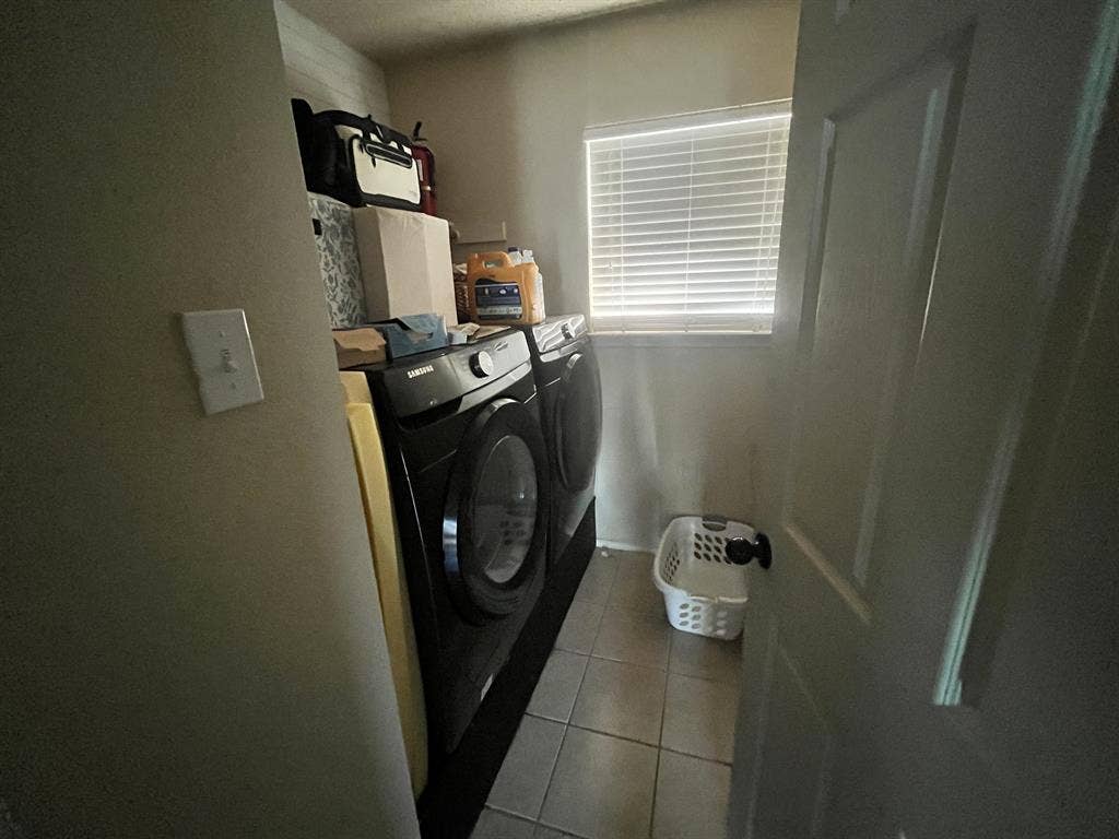 2 rooms available lots of amenities